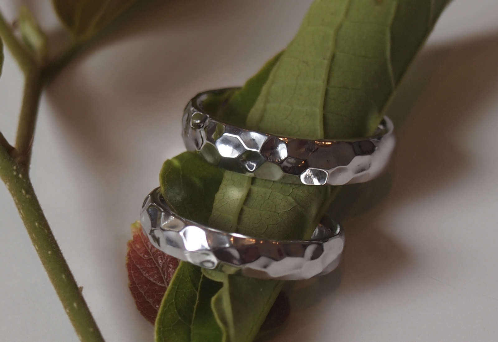 独特の槌目仕上げの結婚指輪（マリッジリング）。。。 ｜ 和歌山のフルオーダーでジュエリーを創る店なら結婚指輪、婚約指輪にも最適な「with」